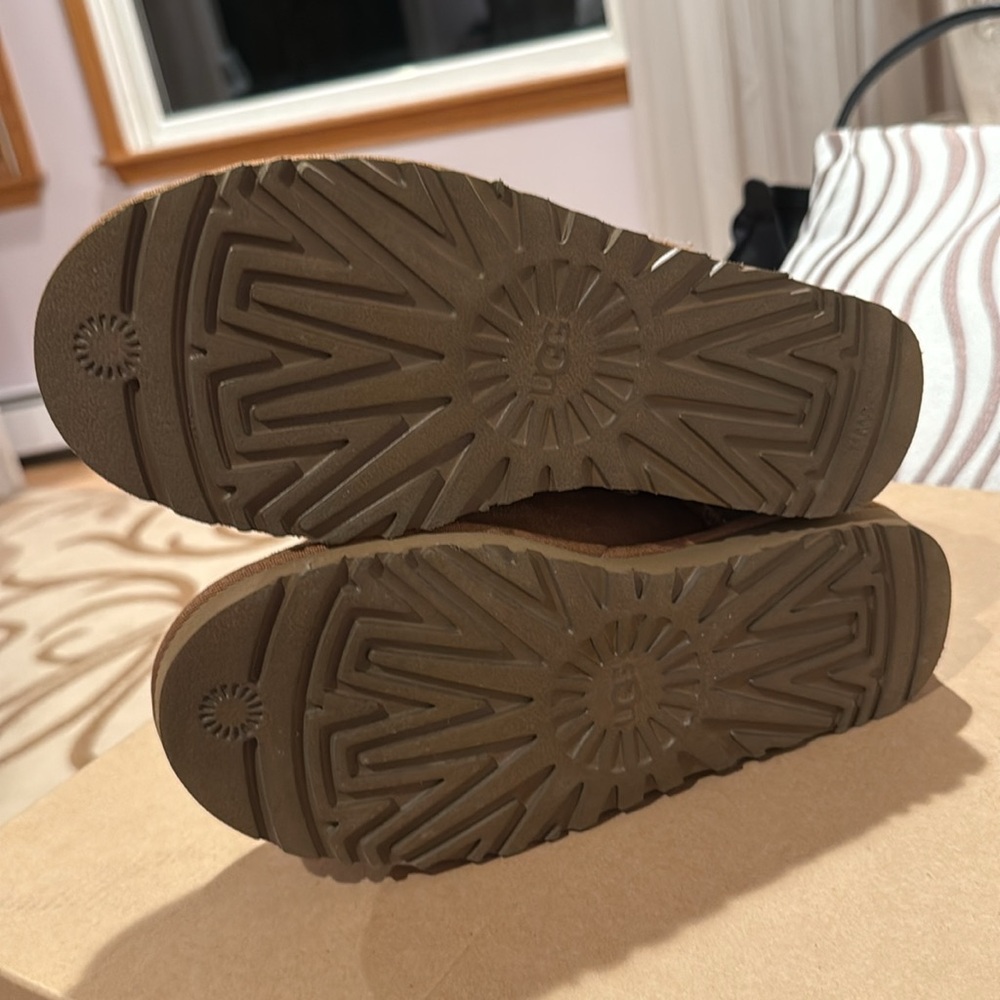UGG Classic Brown Winter Boots - Picture 3 of 10